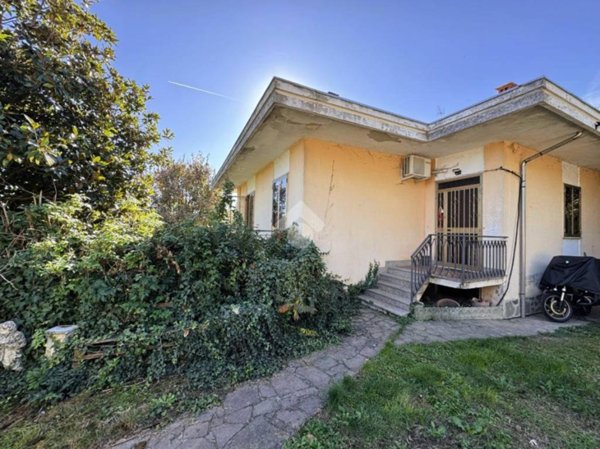 casa indipendente in vendita a Stradella