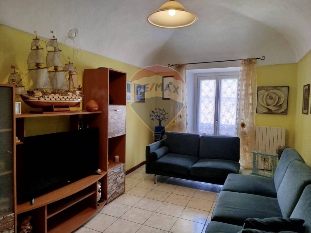 appartamento in vendita a Stradella in zona Montebruciato