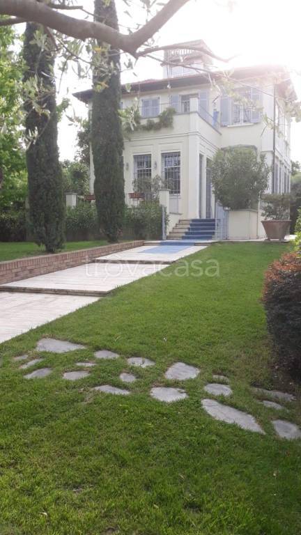 casa indipendente in vendita a Stradella