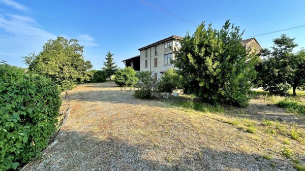 casa indipendente in vendita a Stradella