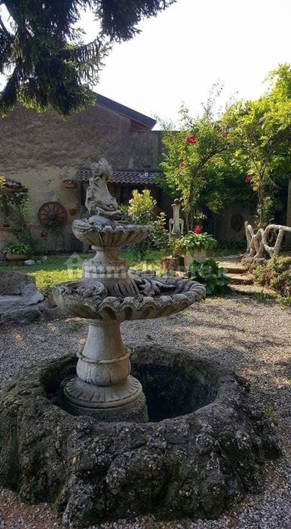 casa indipendente in vendita a Stradella