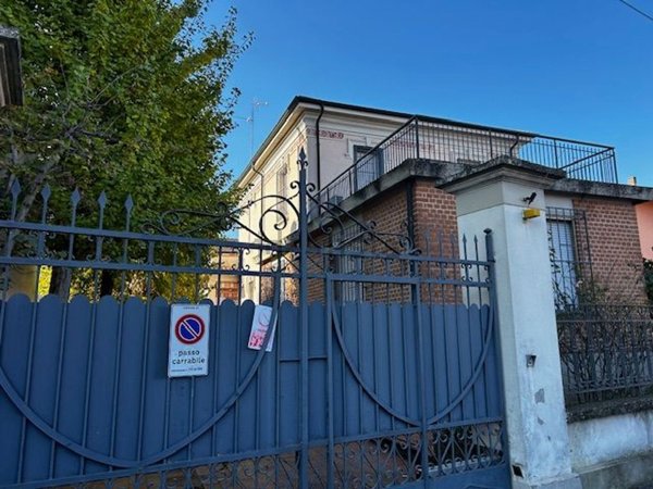 casa indipendente in vendita a Stradella