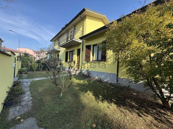 casa indipendente in vendita a Stradella