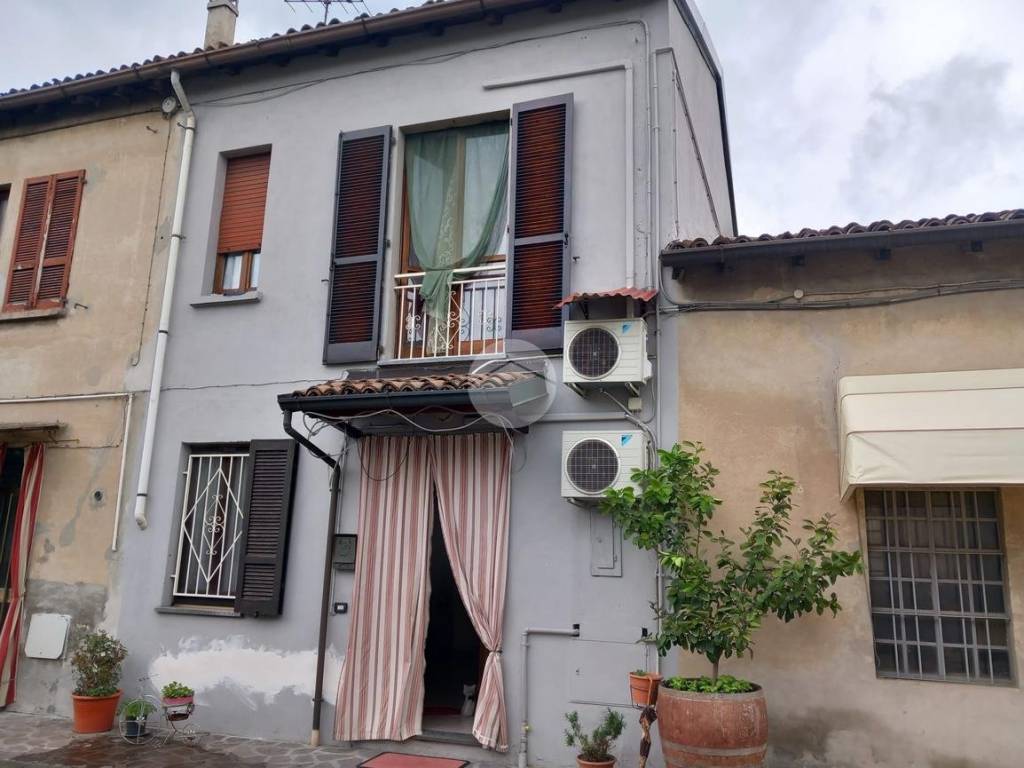 casa indipendente in vendita a Stradella