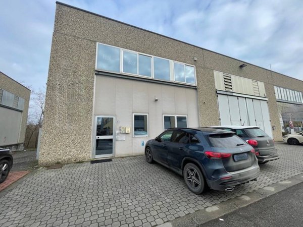 locale commerciale in vendita a Stradella