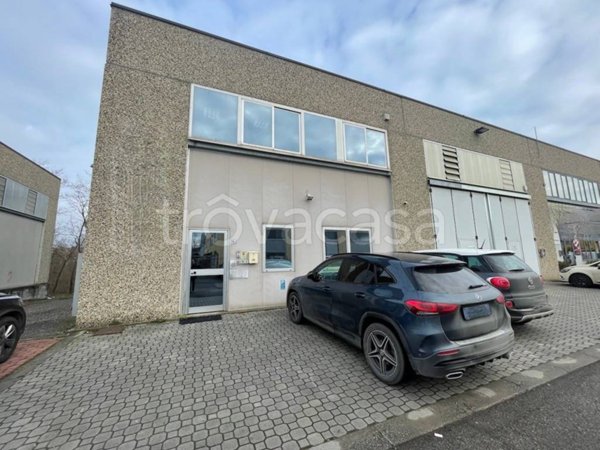 locale commerciale in vendita a Stradella