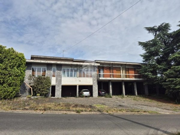 casa indipendente in vendita a Stradella