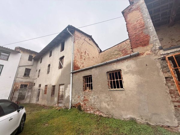 casa indipendente in vendita a Stradella