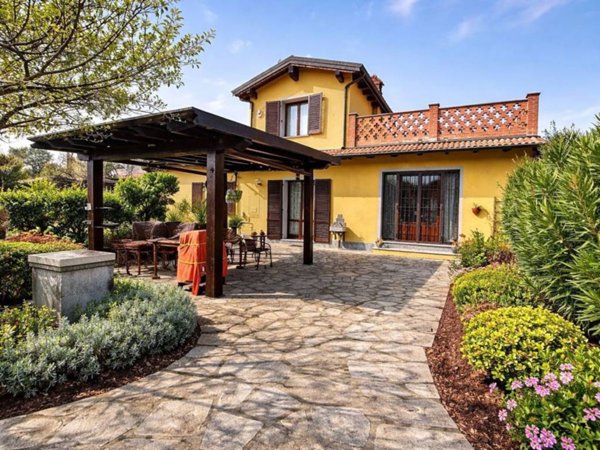 casa indipendente in vendita a Stradella