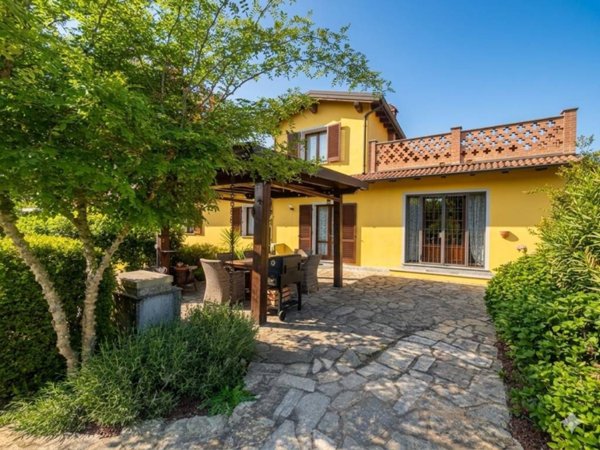 casa indipendente in vendita a Stradella