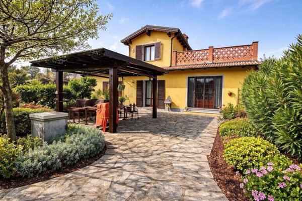 casa indipendente in vendita a Stradella