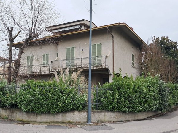 casa indipendente in vendita a Stradella