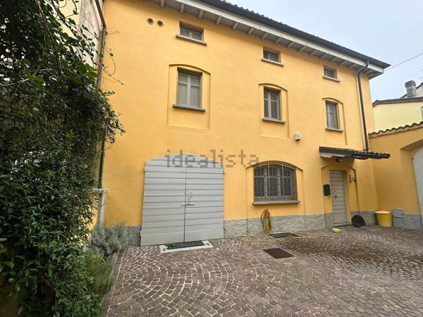 casa indipendente in vendita a Stradella