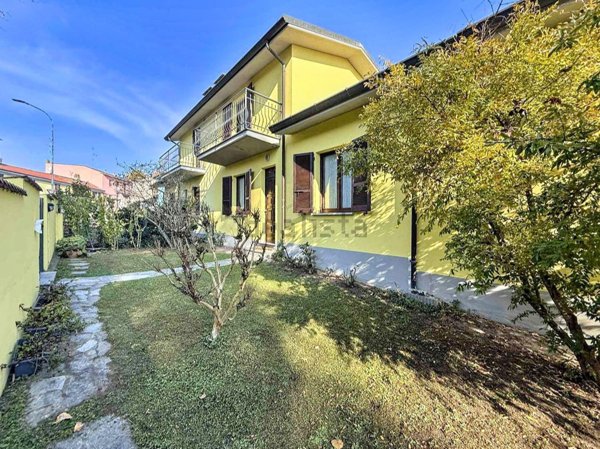 casa indipendente in vendita a Stradella