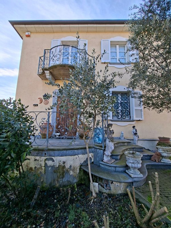 casa indipendente in vendita a Stradella in zona Santa Maria