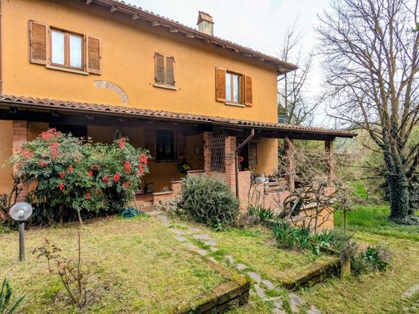 casa indipendente in vendita a Stradella