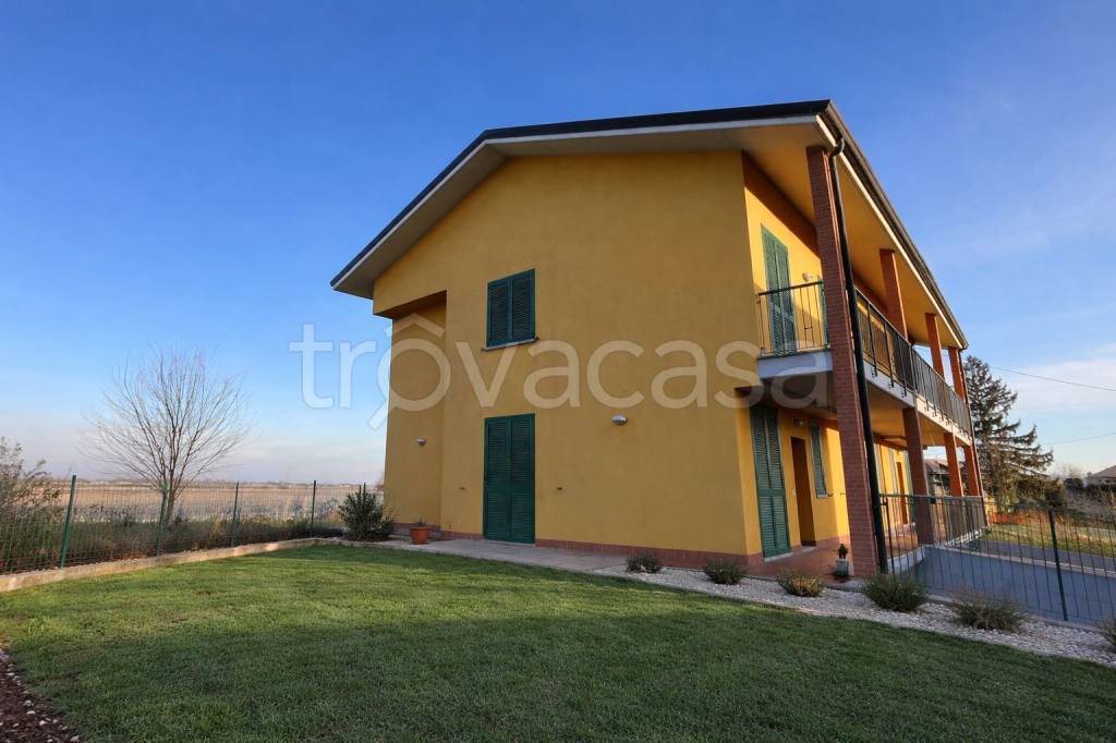 casa indipendente in vendita a Stradella