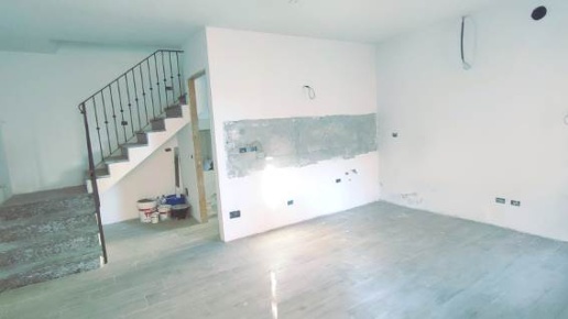 casa indipendente in vendita a Stradella