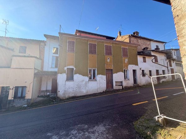 casa indipendente in vendita a Stradella in zona Valle Muto