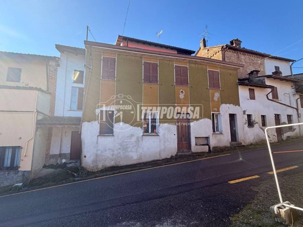 casa indipendente in vendita a Stradella in zona Valle Muto