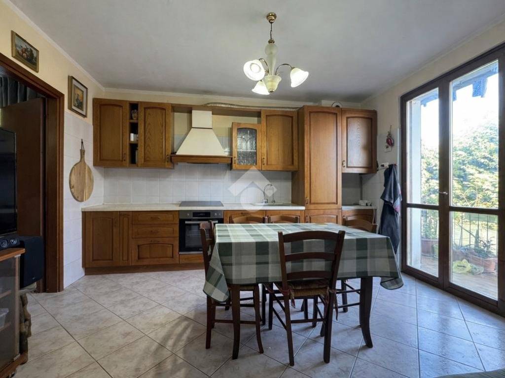 casa indipendente in vendita a Stradella