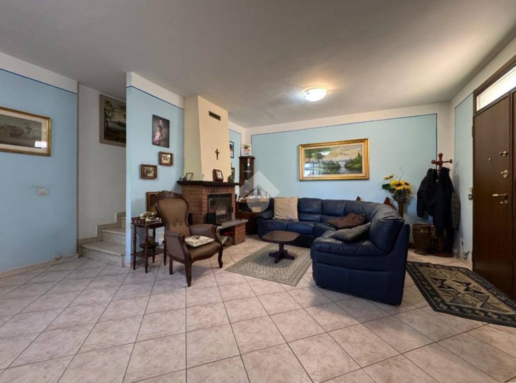 casa indipendente in vendita a Stradella