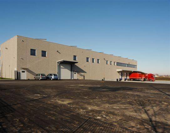 locale commerciale in vendita a Stradella