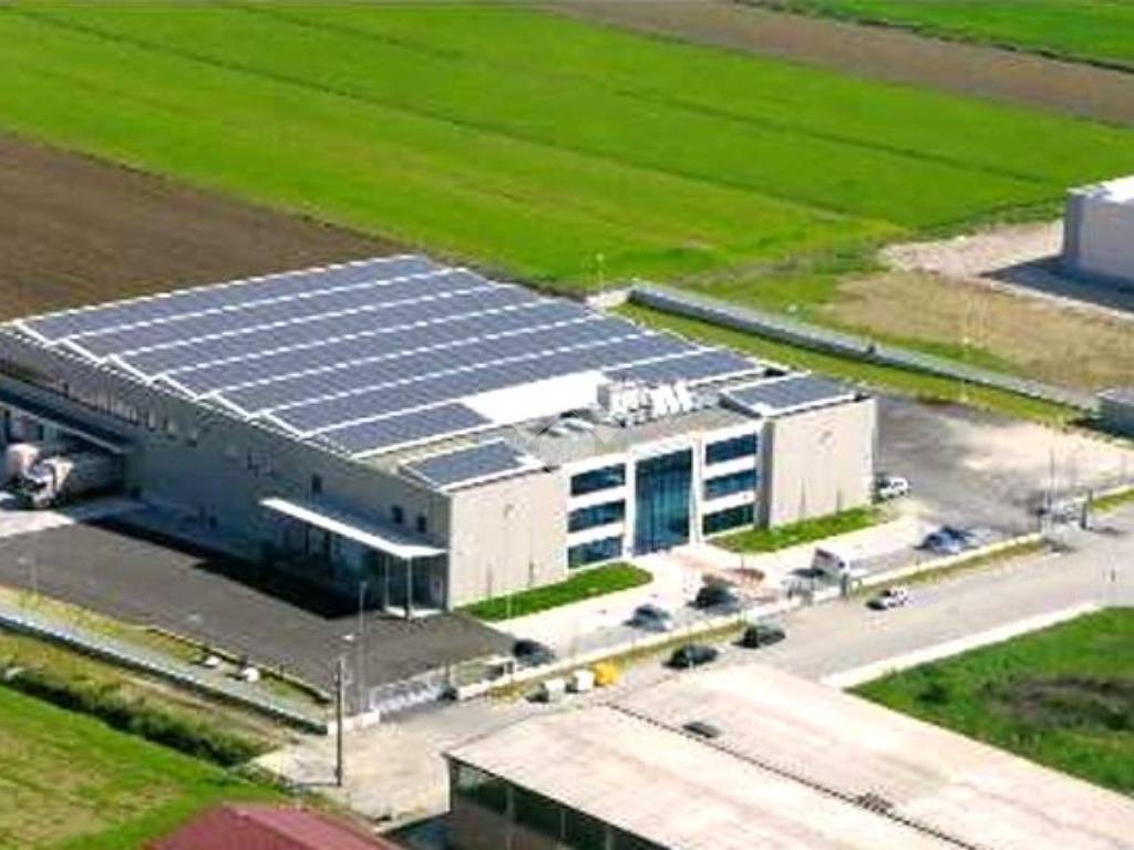 locale commerciale in vendita a Stradella