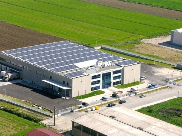 locale commerciale in vendita a Stradella
