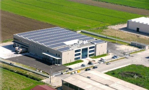 locale commerciale in vendita a Stradella
