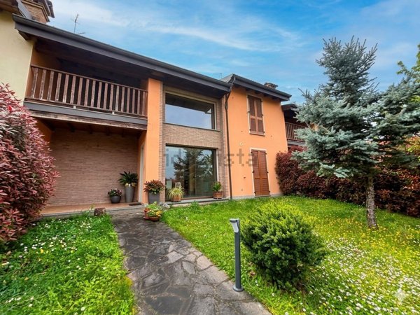 casa indipendente in vendita a Stradella