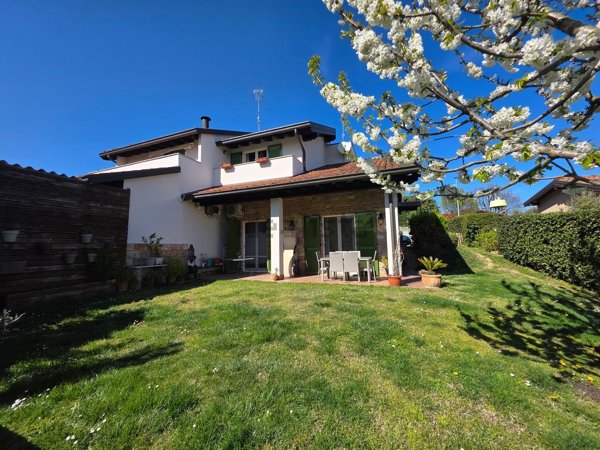 casa indipendente in vendita a Stradella in zona Casa Berni