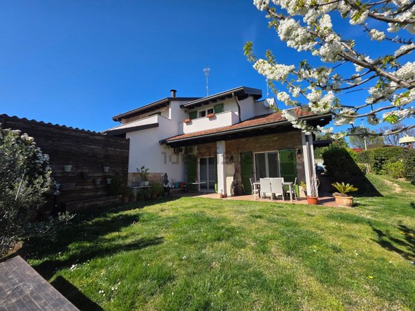 casa indipendente in vendita a Stradella in zona Casa Berni