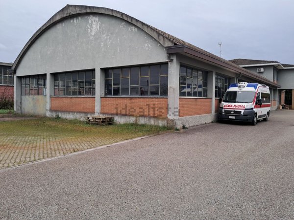 capannone in vendita a Stradella