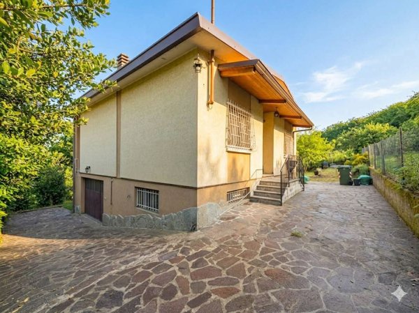 casa indipendente in vendita a Stradella