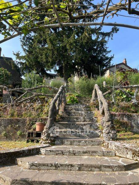 casa indipendente in vendita a Stradella in zona Montebruciato