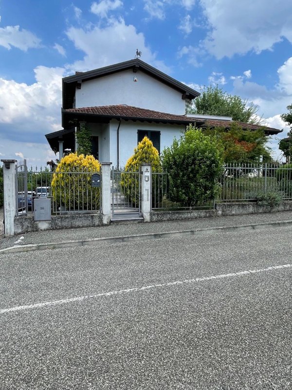 casa indipendente in vendita a Stradella