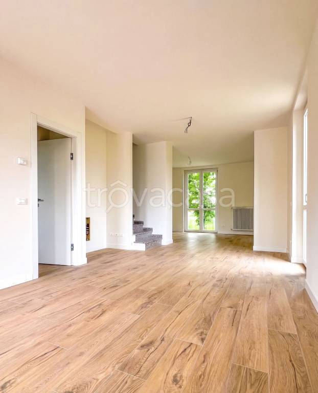 casa indipendente in vendita a Stradella