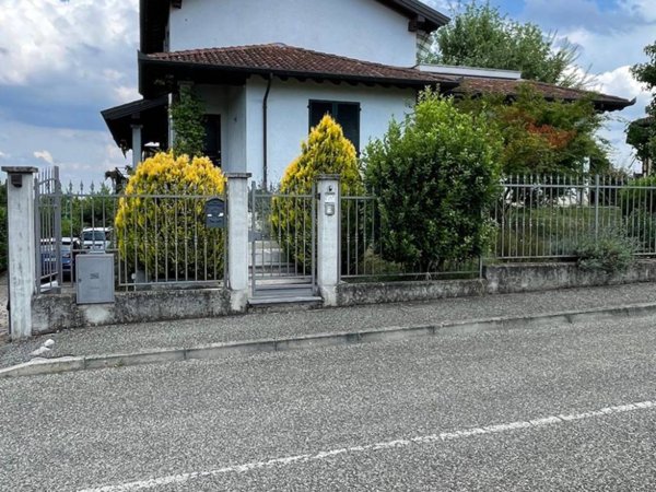 casa indipendente in vendita a Stradella