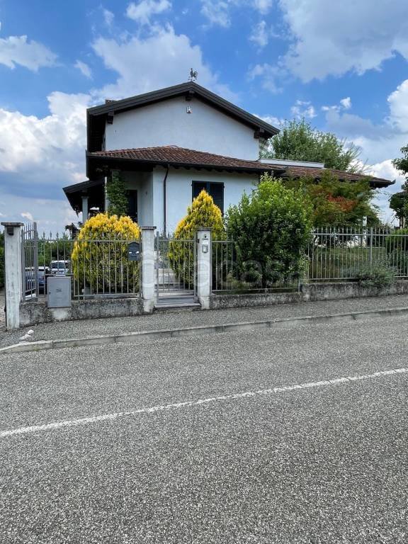 casa indipendente in vendita a Stradella