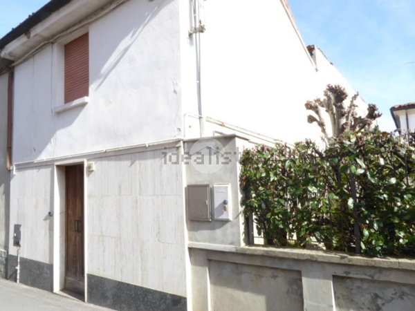 casa indipendente in vendita a Stradella