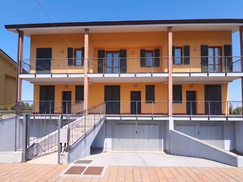 casa indipendente in vendita a Stradella