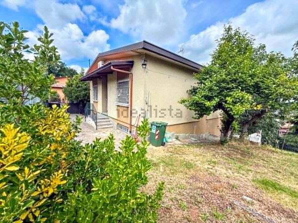 casa indipendente in vendita a Stradella