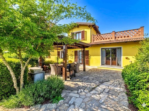casa indipendente in vendita a Stradella
