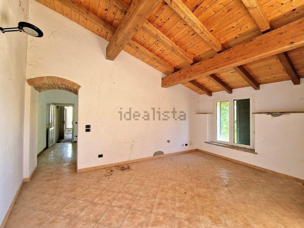 casa indipendente in vendita a Stradella in zona Montebruciato