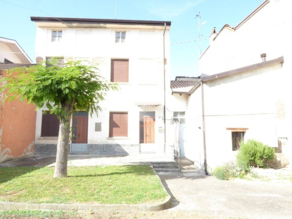 casa indipendente in vendita a Stradella in zona Boccazza