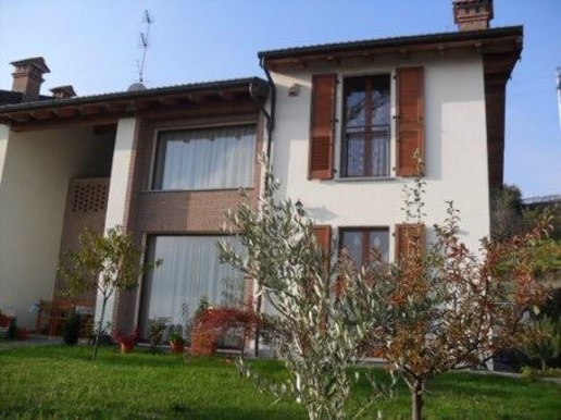 casa indipendente in vendita a Stradella in zona Torre Sacchetti