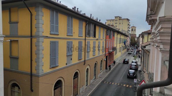 appartamento in vendita a Stradella in zona Montebruciato