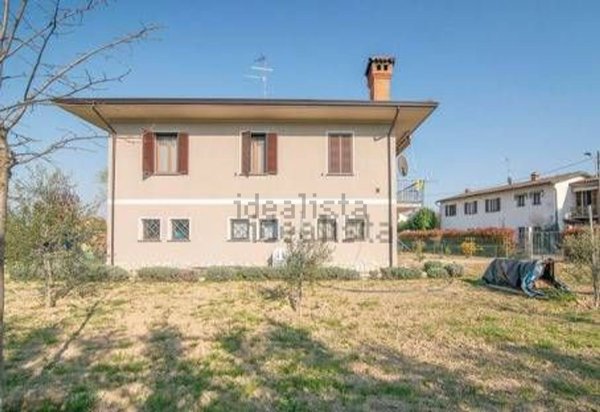 casa indipendente in vendita a Stradella in zona Montebruciato