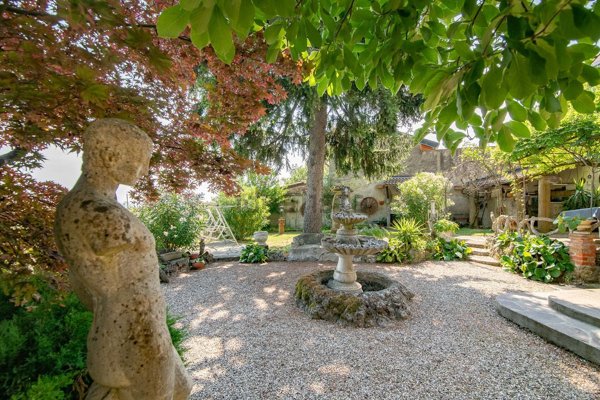 casa indipendente in vendita a Stradella in zona Casa Agati